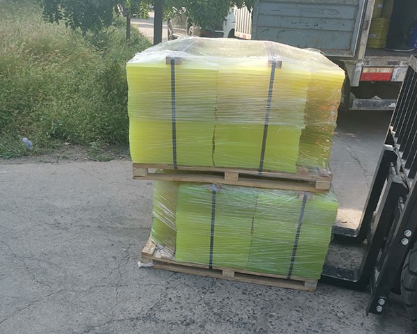 Обработка антистатических полиуретановых пластин