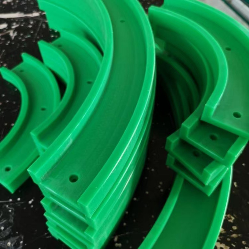 Профиль направляющей цепи из СВМПЭ