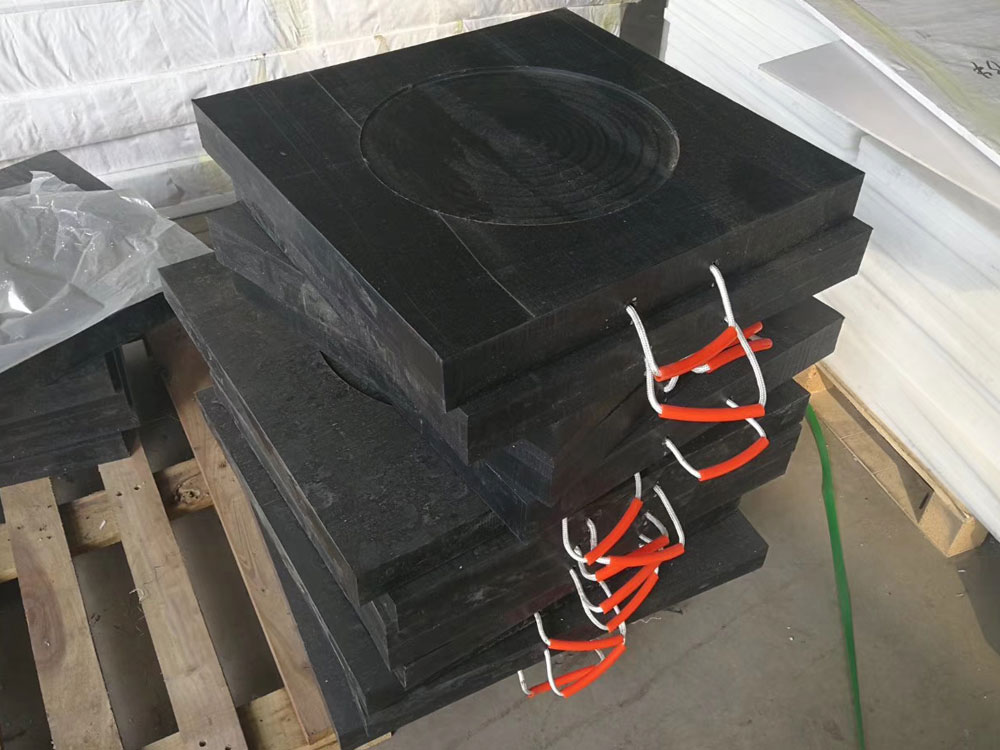 Опорные подкладки для ног крана