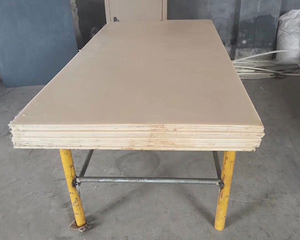 Маслосодержащий нейлоновый лист