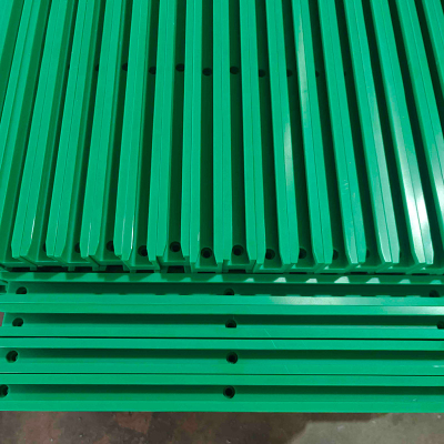 Направляющая цепи скользящего конвейера из СВМПЭ